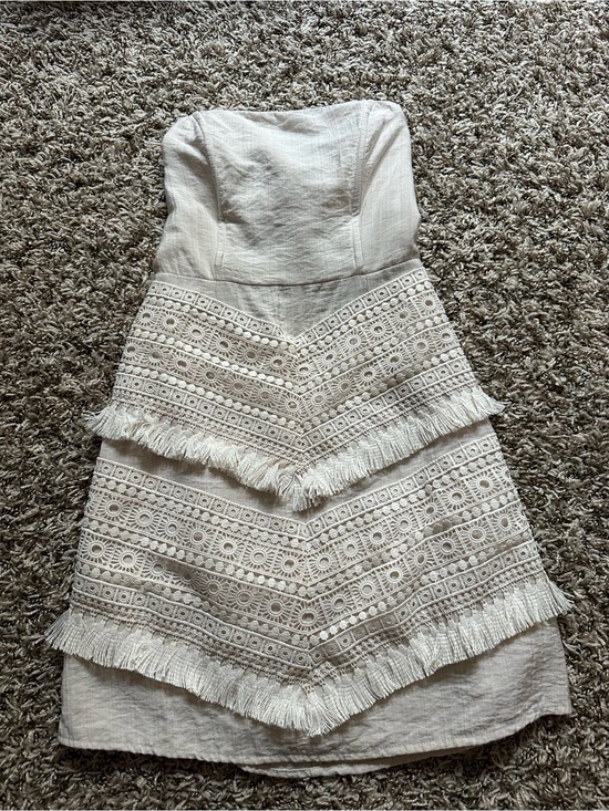 Selfie Leslie Dresses & Skirts - Selfie Leslie Strapless Cream Lace Fringe Mini Dress